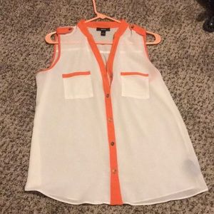 Button down sleeve less top